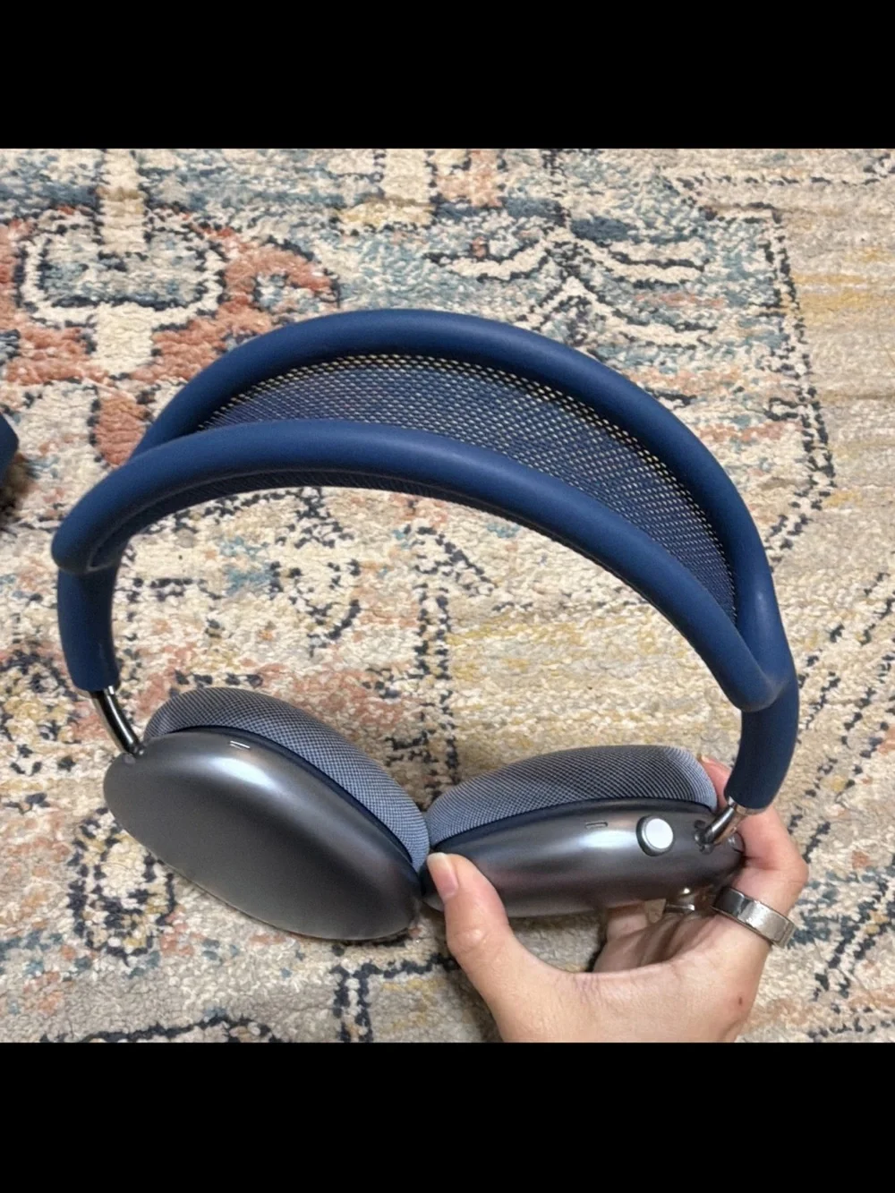 Apple AirPods Max in Navy Blue and Silver
